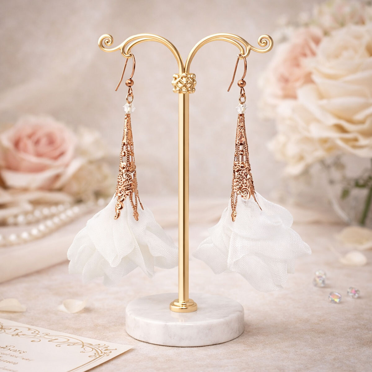 Długie białe kolczyki kwiaty ślubne Lume Design Rose Gold różowe złoto