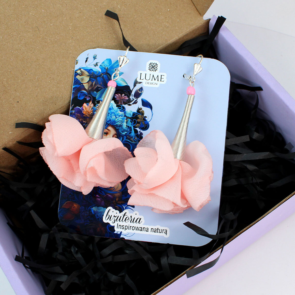 Romantyczne kolczyki różowe kwiaty stylizacja cottagecore