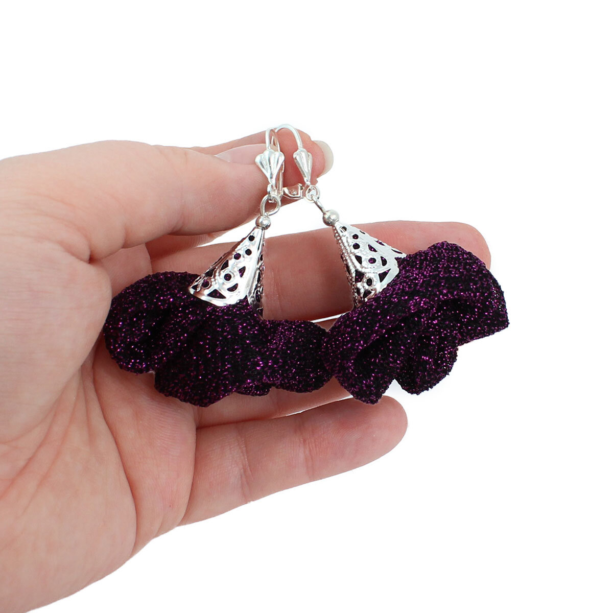 Kolczyki kwiaty ciemny fiolet mieniące rękodzieło