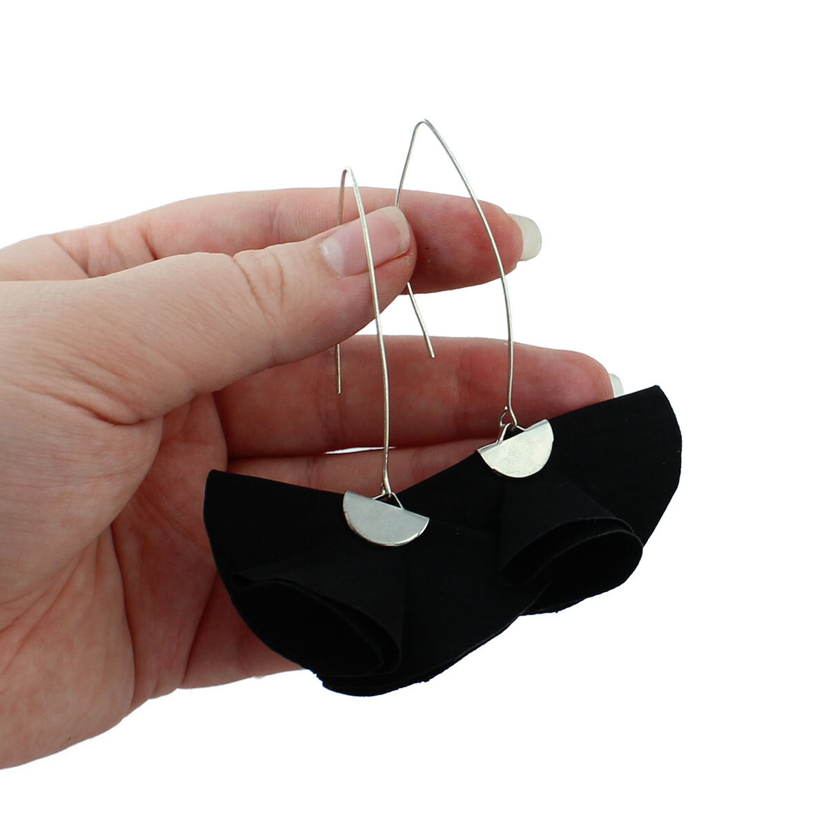 Długie kolczyki wachlarze czarne Lume Design srebrne bigle rybki