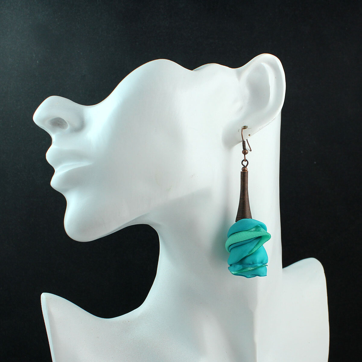 Kolczyki Turkusowe Kwiaty Miedź Lume Design Długie turkusowe kolczyki kwiaty z miedzianym spiralnym wykończeniem