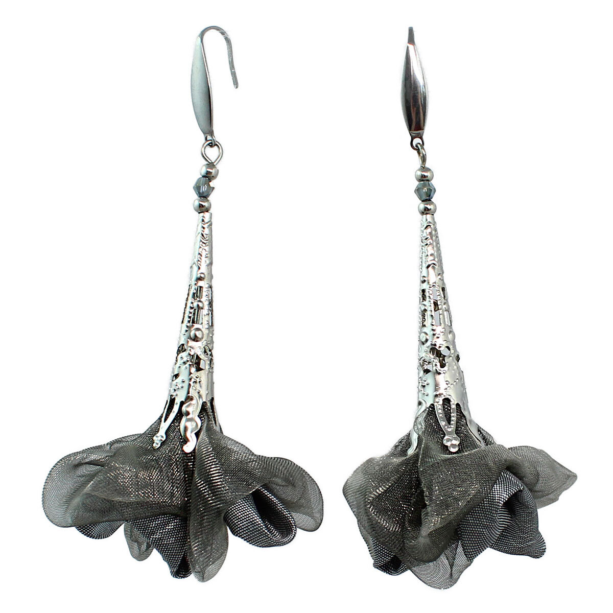 Długie grafitowe kolczyki kwiaty w ażurowym srebrnym wykończeniu