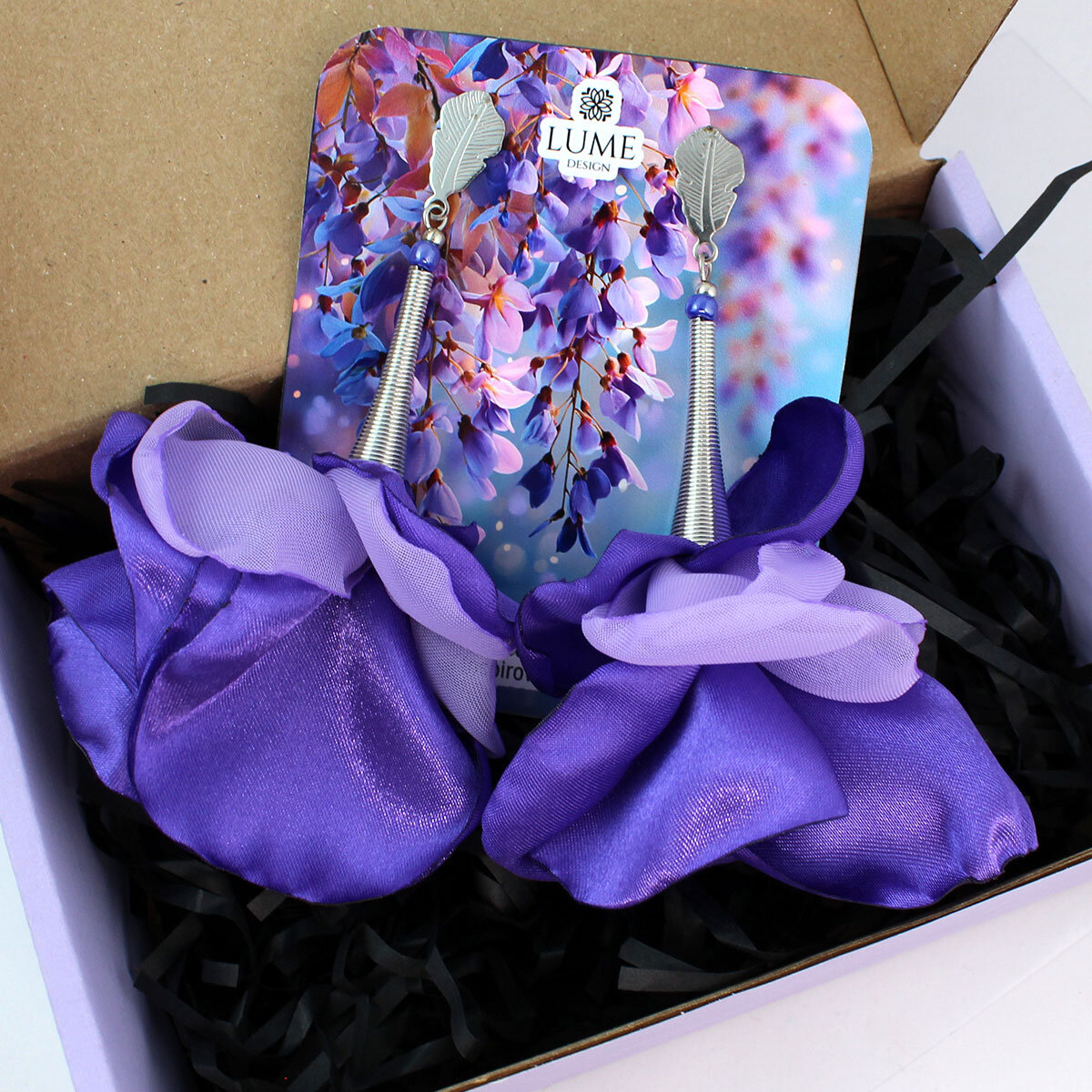 Duże kolczyki z tkaniny fioletowe kwiaty awangardowe srebrne handmade