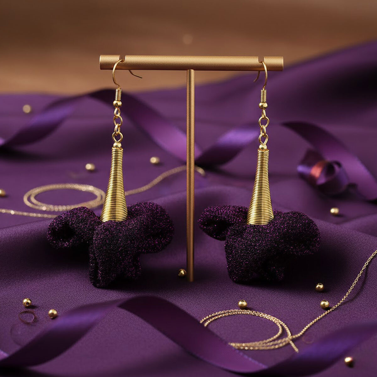 Kolczyki z tkaniny ciemny fiolet połyskujące złote długie – Lume Design