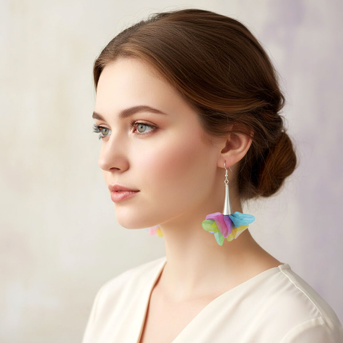 Kolczyki tęczowe z tkaniny w formie lekkich kwiatów – Lume Design