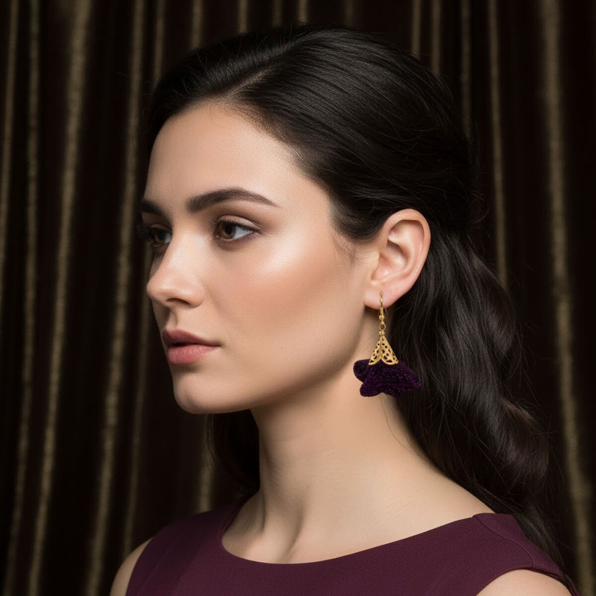 Kolczyki z tkaniny ciemny fiolet brokat złote wykończenia – Lume Design