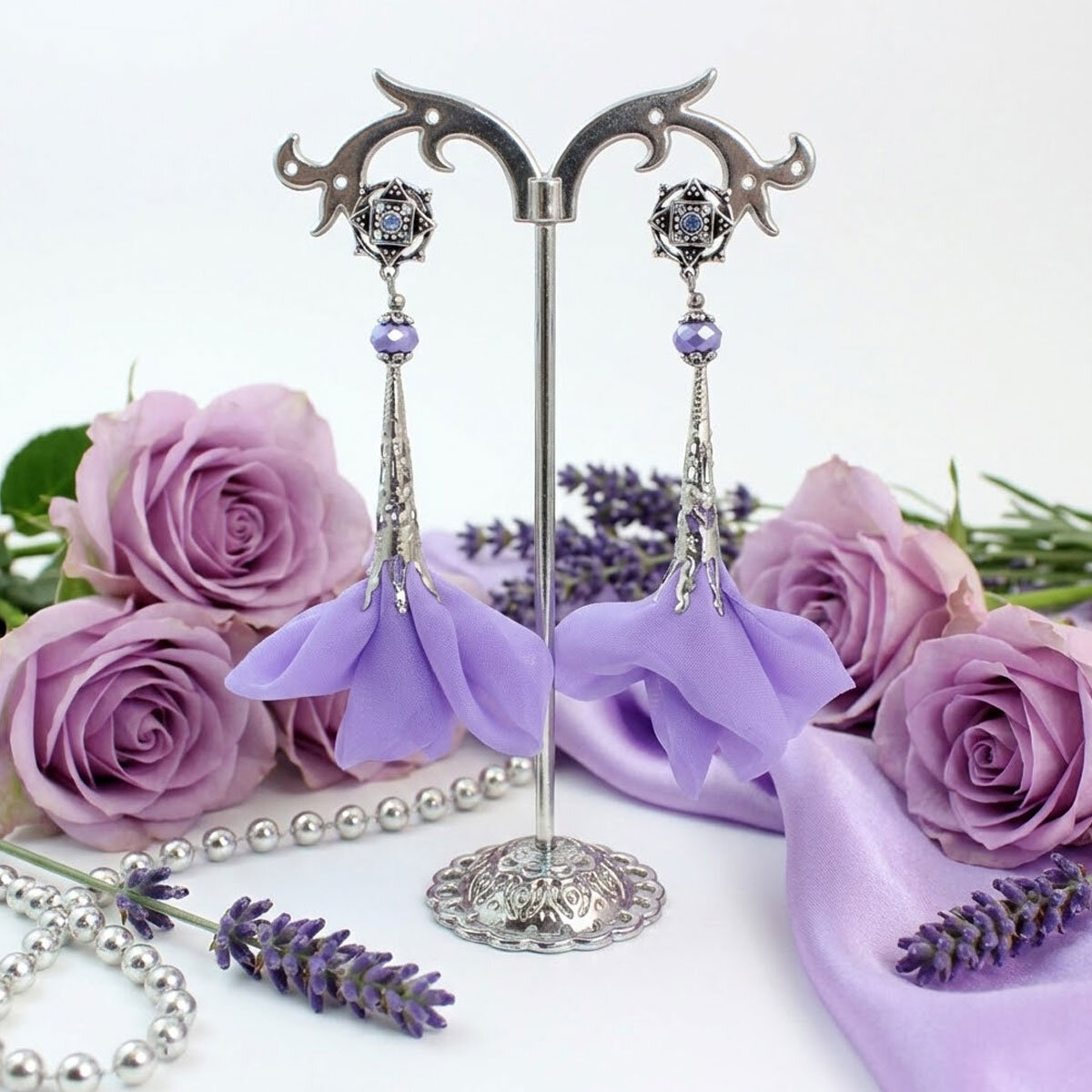 Kolczyki z tkaniny lawendowe wrzosowe długie lekkie handmade ażurowe