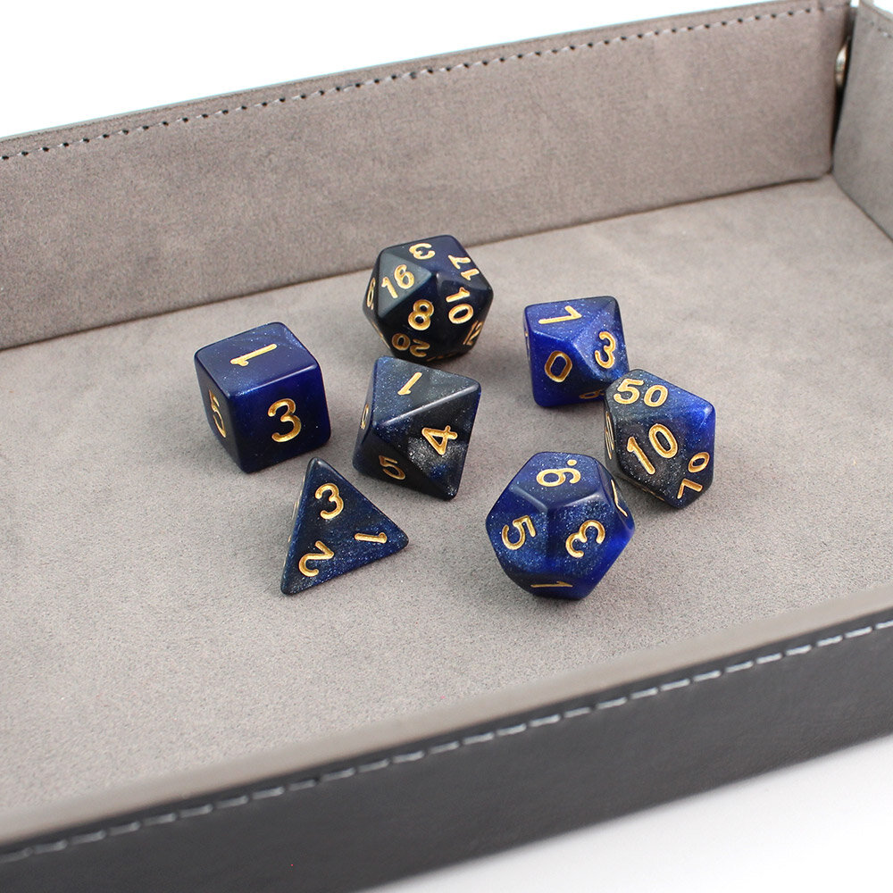 Zestaw 7 klasycznych akrylowych kości RPG w kolorze granatowym z brokatem i złotymi cyframi | Akrylowe Kości Sapphire Dust Lume Design