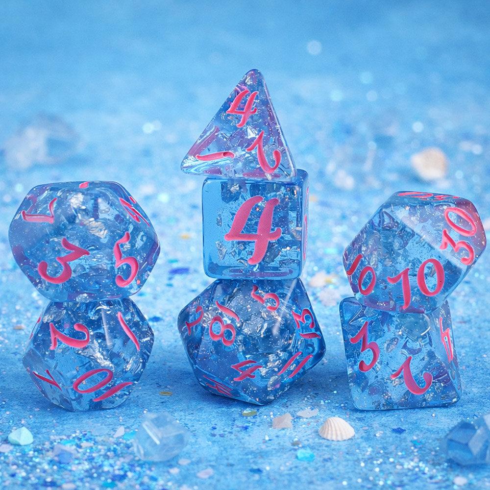Zestaw 7 żywicznych kości RPG o zaokrąglonych krawędziach w kolorze niebieskim przypominającym lód z różowymi cyframi | Kości Żywiczne Frozen Aurora Lume Design