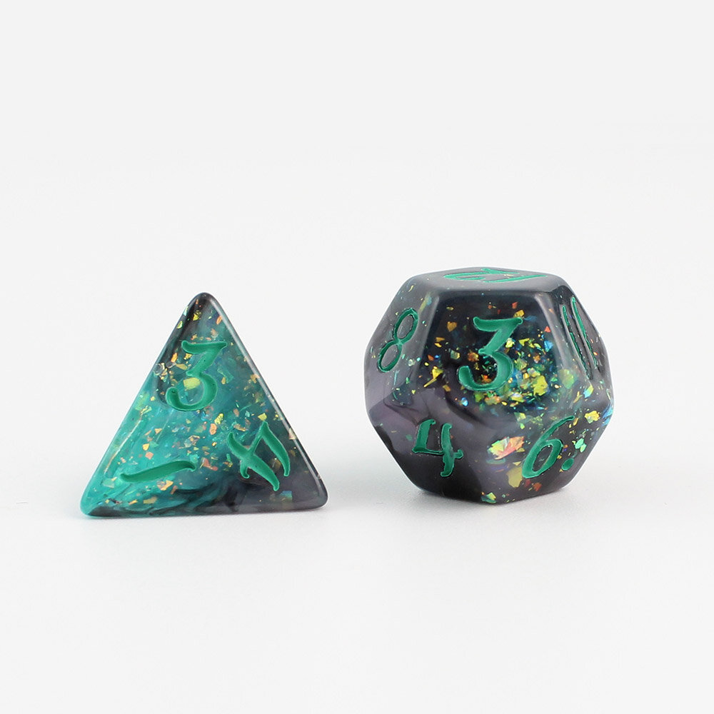 Zestaw 7 żywicznych kości RPG o zaokrąglonych krawędziach ze wzorem miętowo-szarego dymu i błyszczącymi drobinkami | Żywiczne Kości Spectral Mint Lume Design
