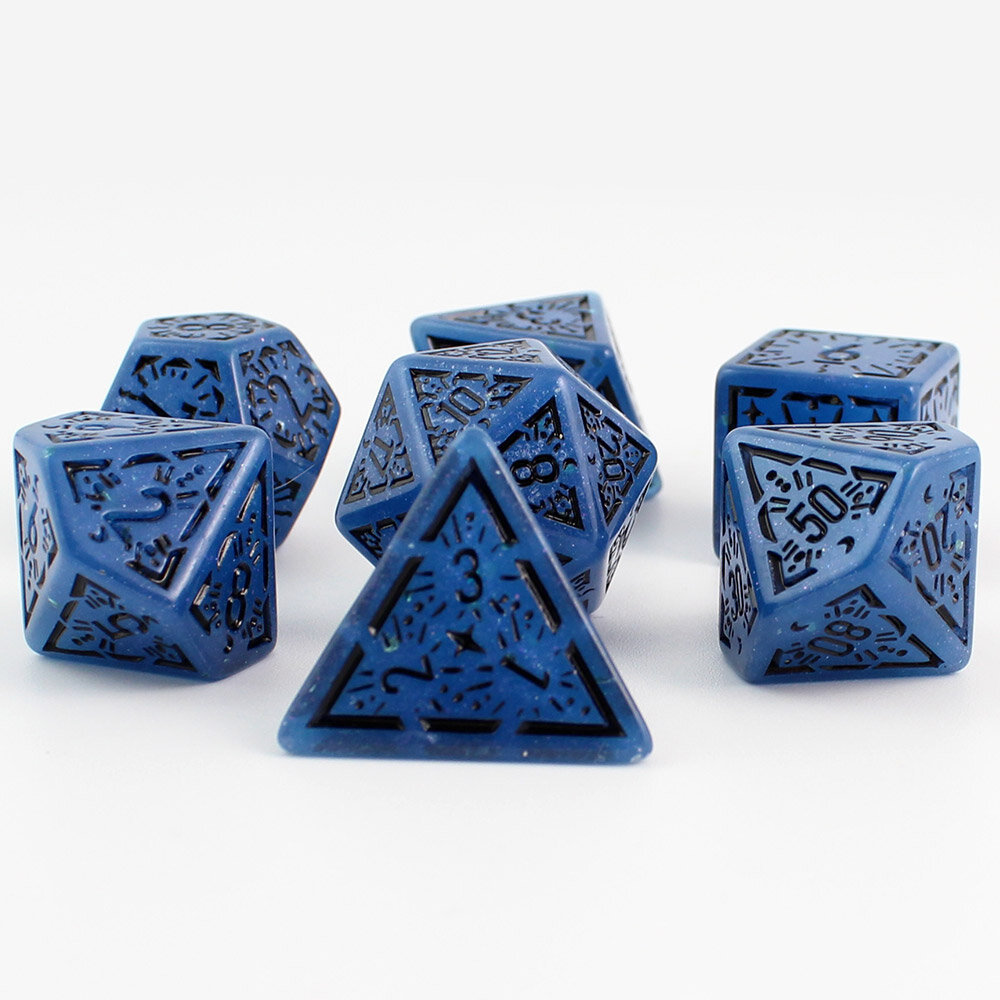 Zestaw 7 granatowych akrylowych kości RPG z czarnymi runami, ramkami i cyframi | Akrylowe Kości Abyssal Runes Lume Design Zestaw 7 granatowych akrylowych kości RPG z czarnymi runami, ramkami i cyframi | Akrylowe Kości Abyssal Runes Lume Design