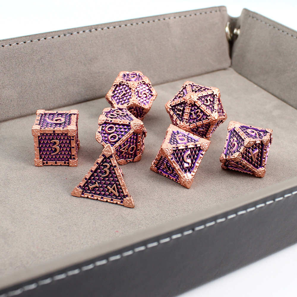 Metalowe kości RPG w kolorze różowego złota z fioletowym wypełnieniem i ornamentami | Kości Metalowe Royal Amethyst & Rose Gold Lume Design