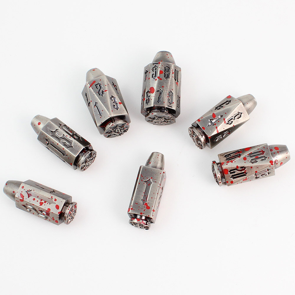 Zestaw 7 metalowych kości RPG o kształcie pocisków z krwawymi śladami w kolorze ciemnego srebra | Kości Metalowe Naboje Bloodied Bullets Lume Design