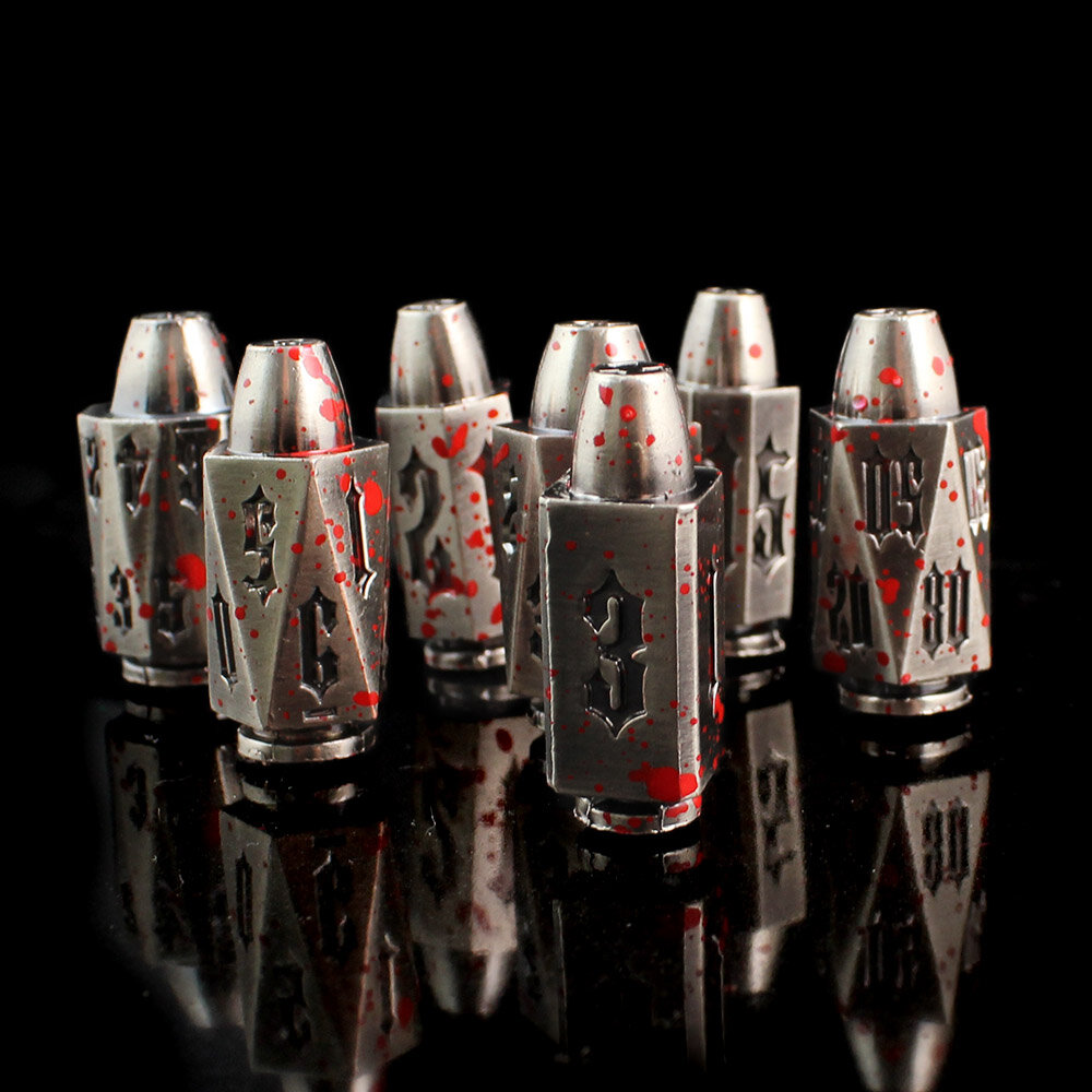 Zestaw 7 metalowych kości RPG o kształcie pocisków z krwawymi śladami w kolorze ciemnego srebra | Kości Metalowe Naboje Bloodied Bullets Lume Design