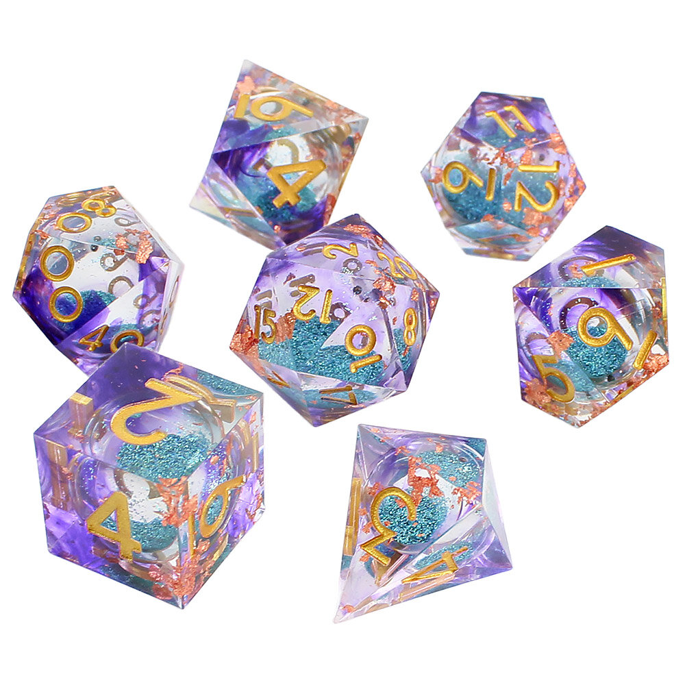 Zestaw 7 kości RPG z żywicy z ostrymi krawędziami imitujący kosmos z błękitnym płynnym wnętrzem i fioletowymi smugami | Kości Liquid Core Astral Nebula Lume Design
