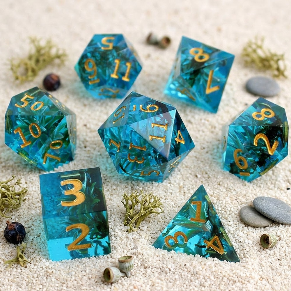 Zestaw 7 kości RPG z turkusowej żywicy o ostrych krawędziach z zatopionymi roślinami | Kości Żywiczne Sunken Garden Lume Design