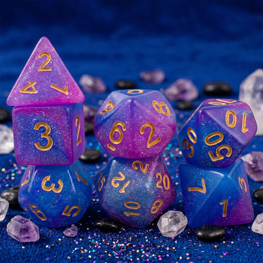 Kości RPG Zestaw brokatowych kości RPG Astro Dust w kolorach niebieskim i fioletowym ze złotymi cyframi.