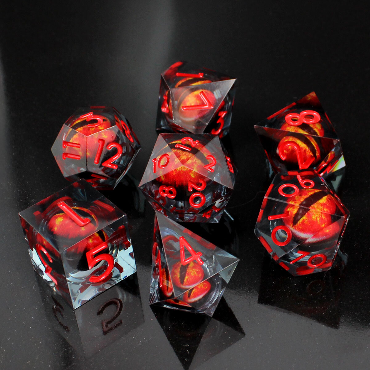 Zestaw kości RPG Red Wyrm's Eye Liquid Core z ruchomym czerwonym okiem smoka