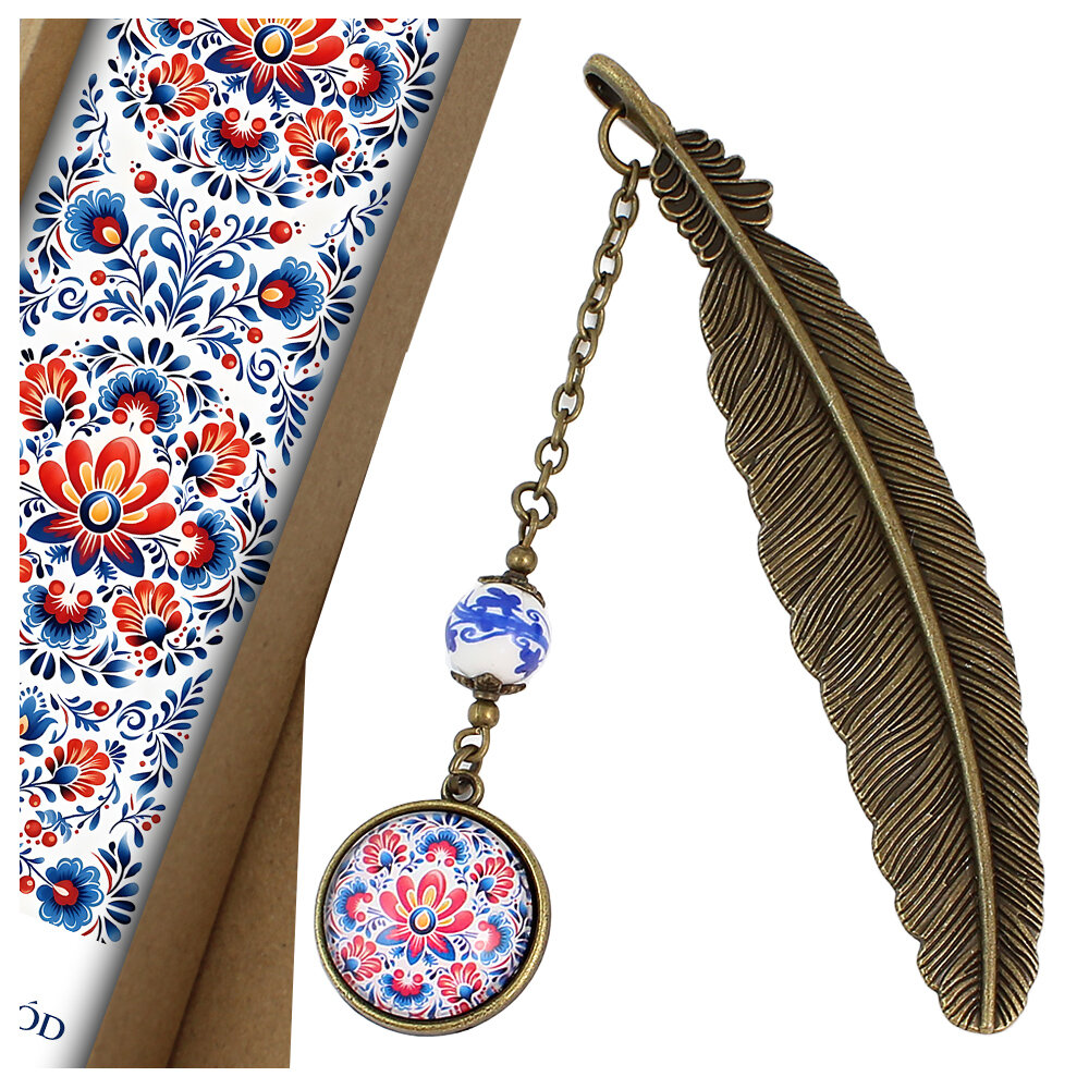 Zakładka do książki z antycznego brązu z ozdobnym, ceramicznym koralikiem i barwnym wzorem ludowych kwiatów pod szklanym kaboszonem.