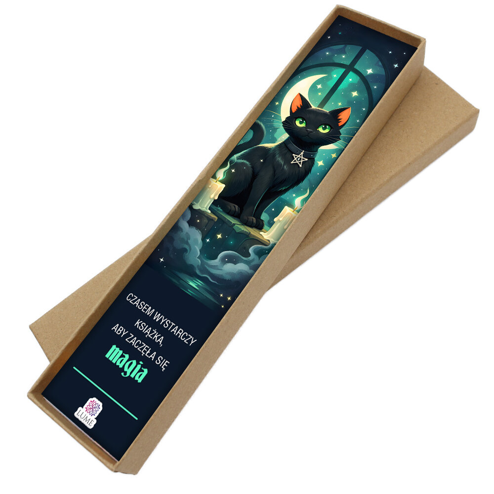 Zakładka do książki z antycznego brązu z motywem słońca i gwiazd, turkusowymi kryształkami i ilustracją czarnego kota na tle księżyca