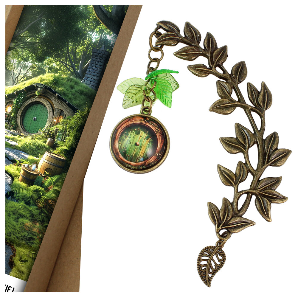 Zakładka do książki z antycznego brązu z zawieszką w formie zielonych listków i grafiką drzwi do domu Hobbita pod szklanym kaboszonem.