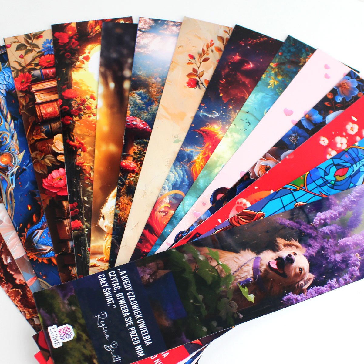 rebrna zakładka do książki z trzonem w kształcie smoka, szklanymi kryształkami oraz zawieszką z grafiką śpiącej księżniczki i smoka