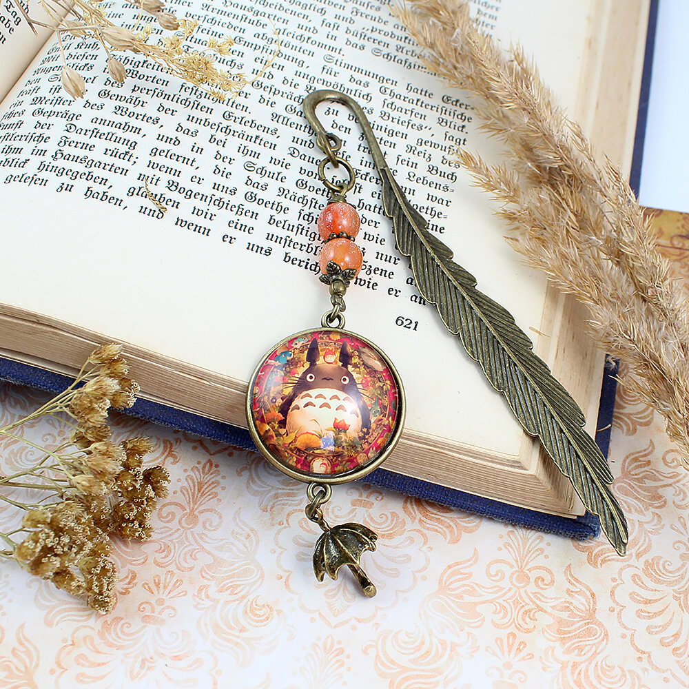 Zakładka do książki z antycznego brązu z motywem w kształcie sowy, małym listkiem i uroczym Duchem Lasu Totoro z parasolką pod szkłem.