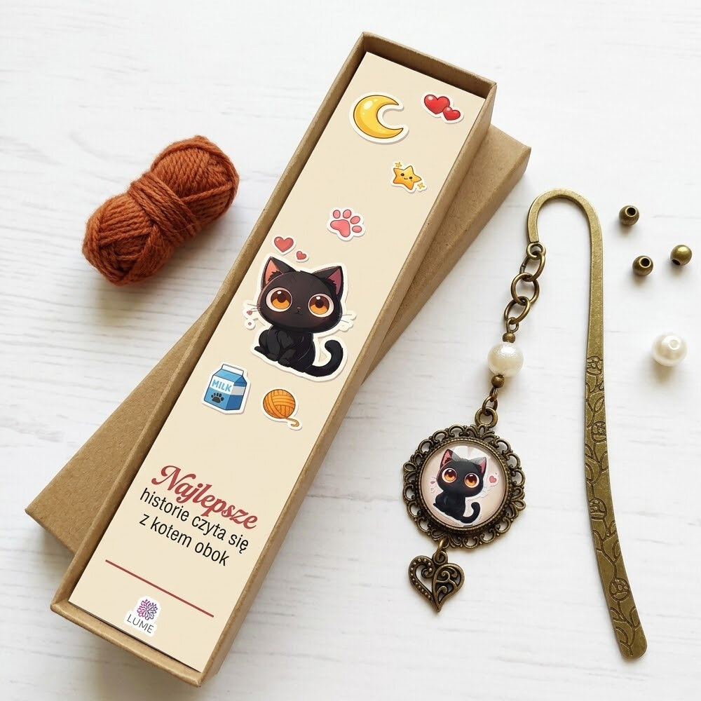 Zakładka do książki z antycznego brązu z kwiatowym trzonem, zawieszką z serduszkiem i uroczym czarnym kotkiem w stylu anime pod kaboszonem