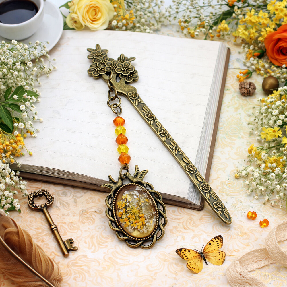 zakładka do książki z prawdziwymi kwiatami w żywicy żółta jesienna upominek