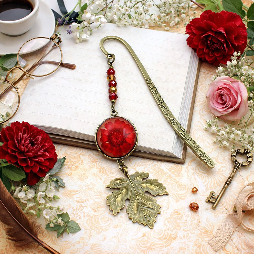 zakładka do książki z prawdziwymi kwiatami w żywicy czerwona jesienna upominek