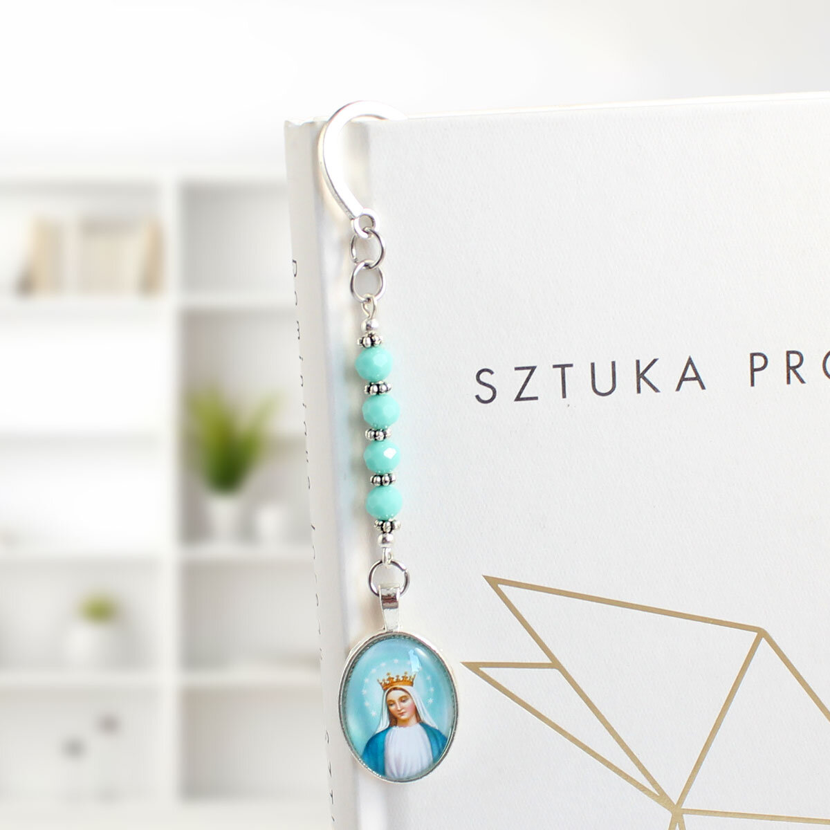 Zakładka do książki z Matką Bożą – prezent religijny Zakładka do książki z Matką Bożą i niebieskimi koralikami – Lume Design