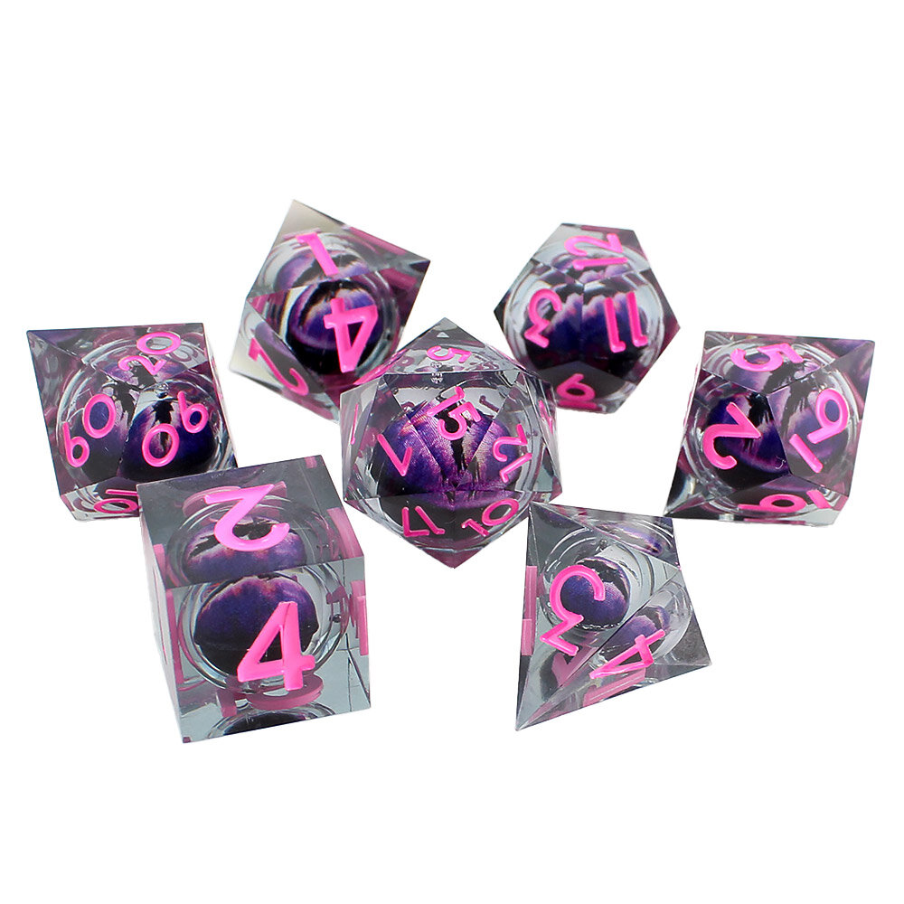 Zestaw 7 kości RPG z dymnej żywicy z ostrymi krawędziami i fioletowym okiem smoka w środku | Kości Liquid Core Violet Wyrm's Eye Lume Design