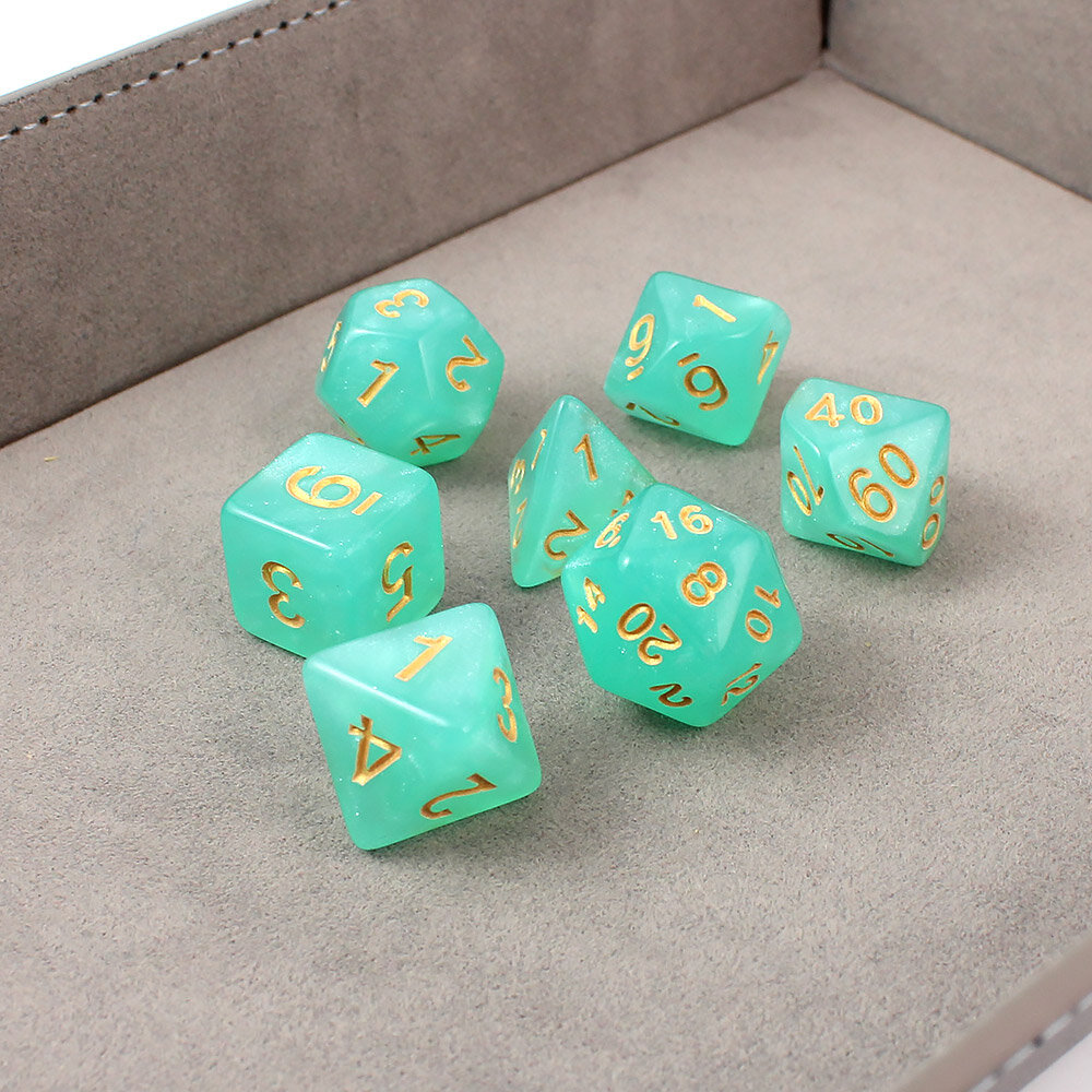 Zestaw kości RPG Turkusowe kości wielościenne do RPG ze złotymi cyframi i połyskiem.