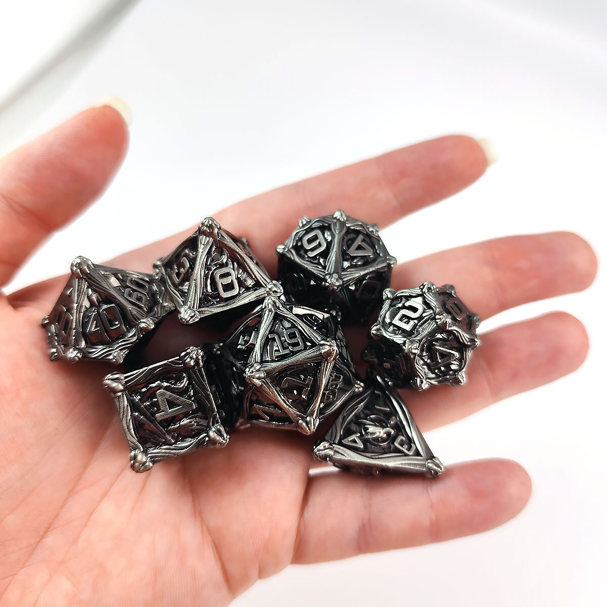 Zestaw ciężkich metalowych kości RPG Iron Dragon's Hoard w kolorze ciemnej stali