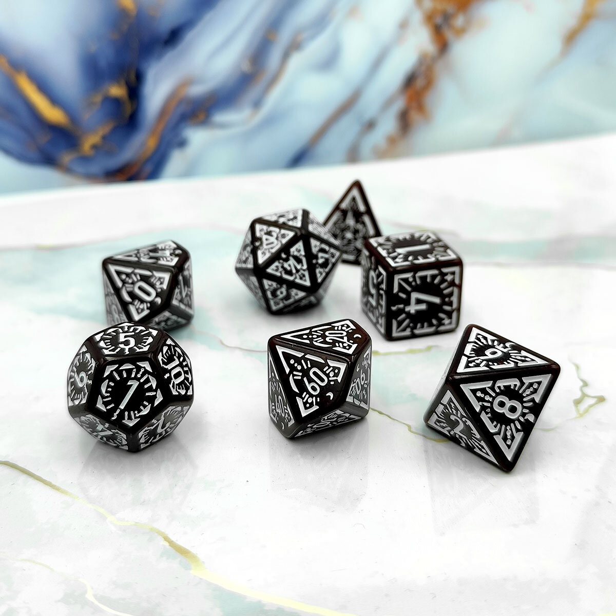 Zestaw kości wielościennych RPG bordowe runiczne zaokrąglone DnD