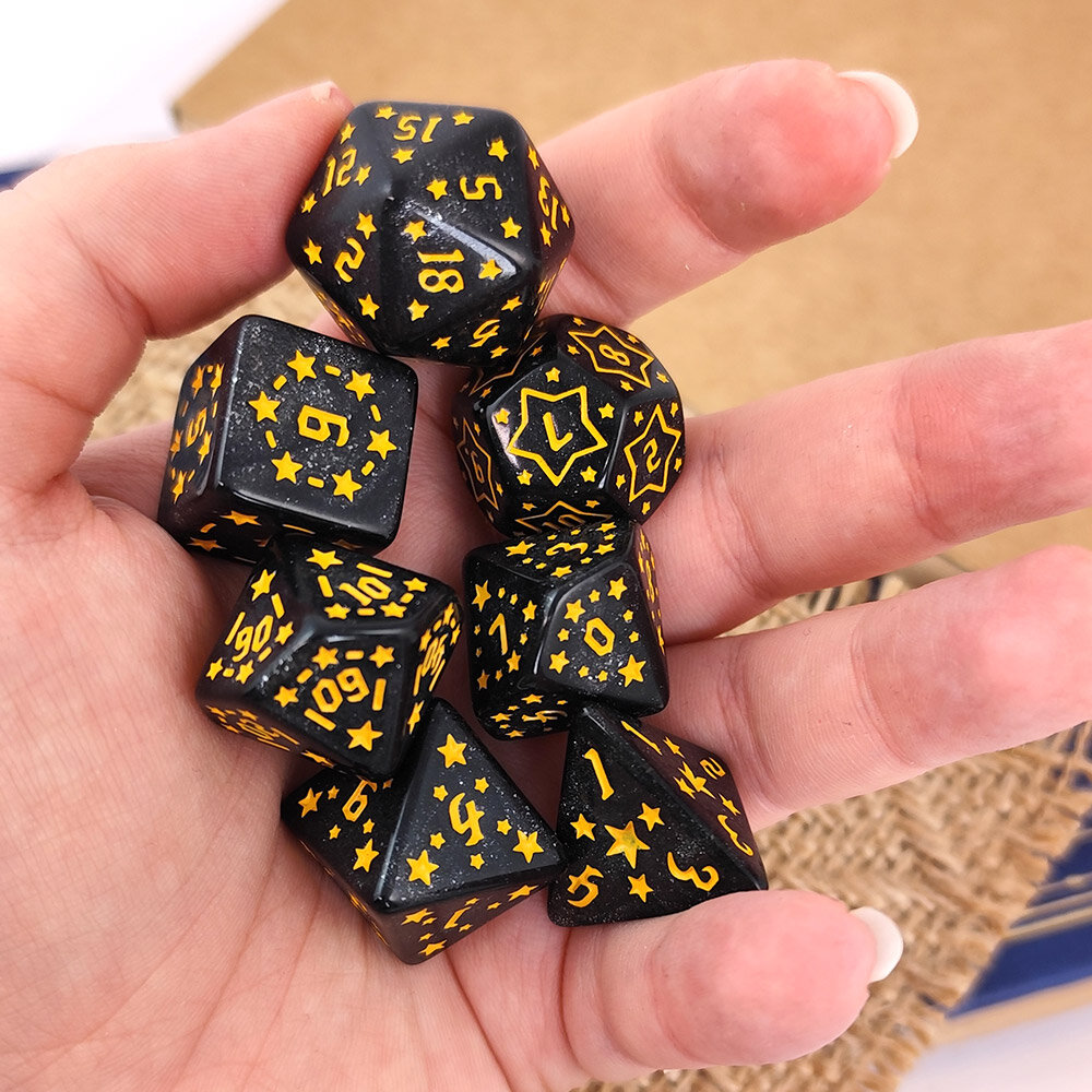 Kości Midnight Stars komplet akrylowy Zestaw kości RPG Midnight Stars czarne w żółte gwiazdki