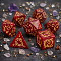 Zestaw 7 akrylowych kości RPG o zaokrąglonych krawędziach w kolorze czerwonego marmuru ze zdobieniami smoków | Akrylowe Kości Dragon's Ruby Lume Design Zestaw 7 akrylowych kości RPG o zaokrąglonych krawędziach w kolorze czerwonego marmuru ze zdobieniami smoków | Akrylowe Kości Dragon's Ruby Lume Design