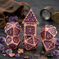 Metalowe kości RPG w kolorze różowego złota z fioletowym wypełnieniem i ornamentami | Kości Metalowe Royal Amethyst & Rose Gold Lume Design