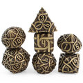 Metalowe kości RPG z rzeźbionymi wzorami celtyckich węzłów w kolorze antycznego brązu | Kości Metalowe Celtic Ancient Knots Lume Design
