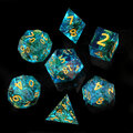 Zestaw 7 kości RPG z turkusowej żywicy o ostrych krawędziach z zatopionymi roślinami | Kości Żywiczne Sunken Garden Lume Design