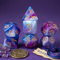 Zestaw 7 akrylowych kości RPG o zaokrąglonych krawędziach ze wzorem dymu w odcieniach fioletu, błękitu i bieli | Akrylowe Kości Twilight Mist Lume Design