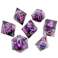 Zestaw 7 kości RPG z żywicy z ostrymi krawędziami imitujący kosmos z błękitnym płynnym wnętrzem i fioletowymi smugami | Kości Liquid Core Astral Nebula Lume Design