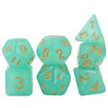 Turkusowe kości wielościenne do RPG ze złotymi cyframi i połyskiem. Turkusowe kości wielościenne do RPG ze złotymi cyframi i połyskiem.