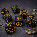 Zestaw kości RPG Midnight Stars czarne w żółte gwiazdki Zestaw kości RPG Midnight Stars czarne w żółte gwiazdki