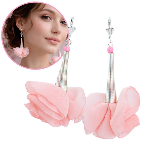 Długie kolczyki kwiaty pudrowy róż srebrne bigle zamknięte