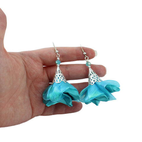 Długie kolczyki kwiaty morskie turkusowe iryzujące Lume Design srebrne