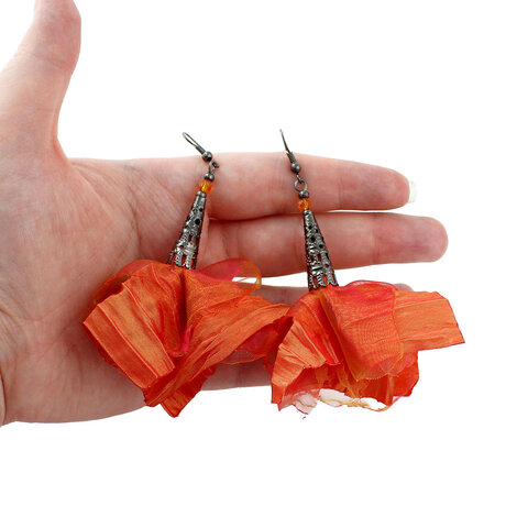 Długie kolczyki kwiaty Lume Design pomarańczowe multikolor czarne wykończenie