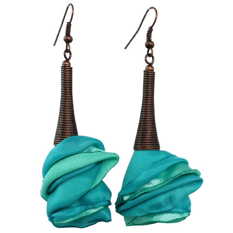 Długie turkusowe kolczyki kwiaty z miedzianym spiralnym wykończeniem Długie turkusowe kolczyki kwiaty z miedzianym spiralnym wykończeniem