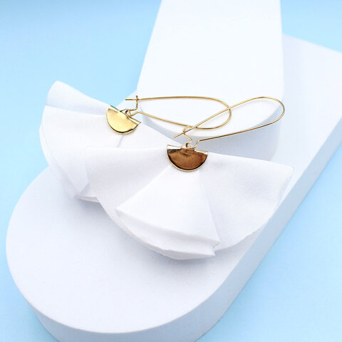 Długie Kolczyki Wachlarze Białe Ślubne Kolor Złoty KC Gold Wiszące