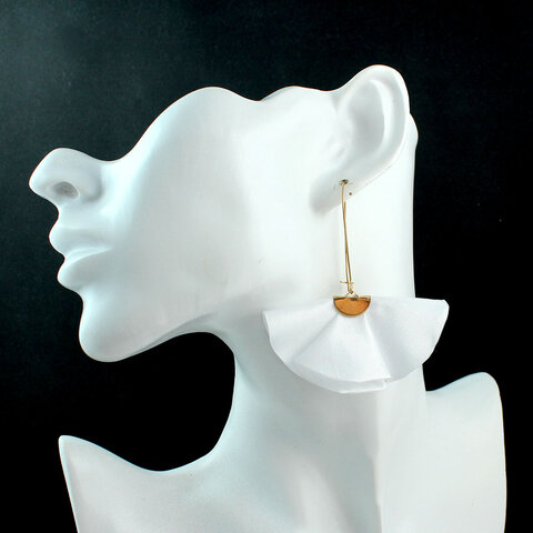 Długie Kolczyki Wachlarze Białe Ślubne Kolor Złoty KC Gold Wiszące